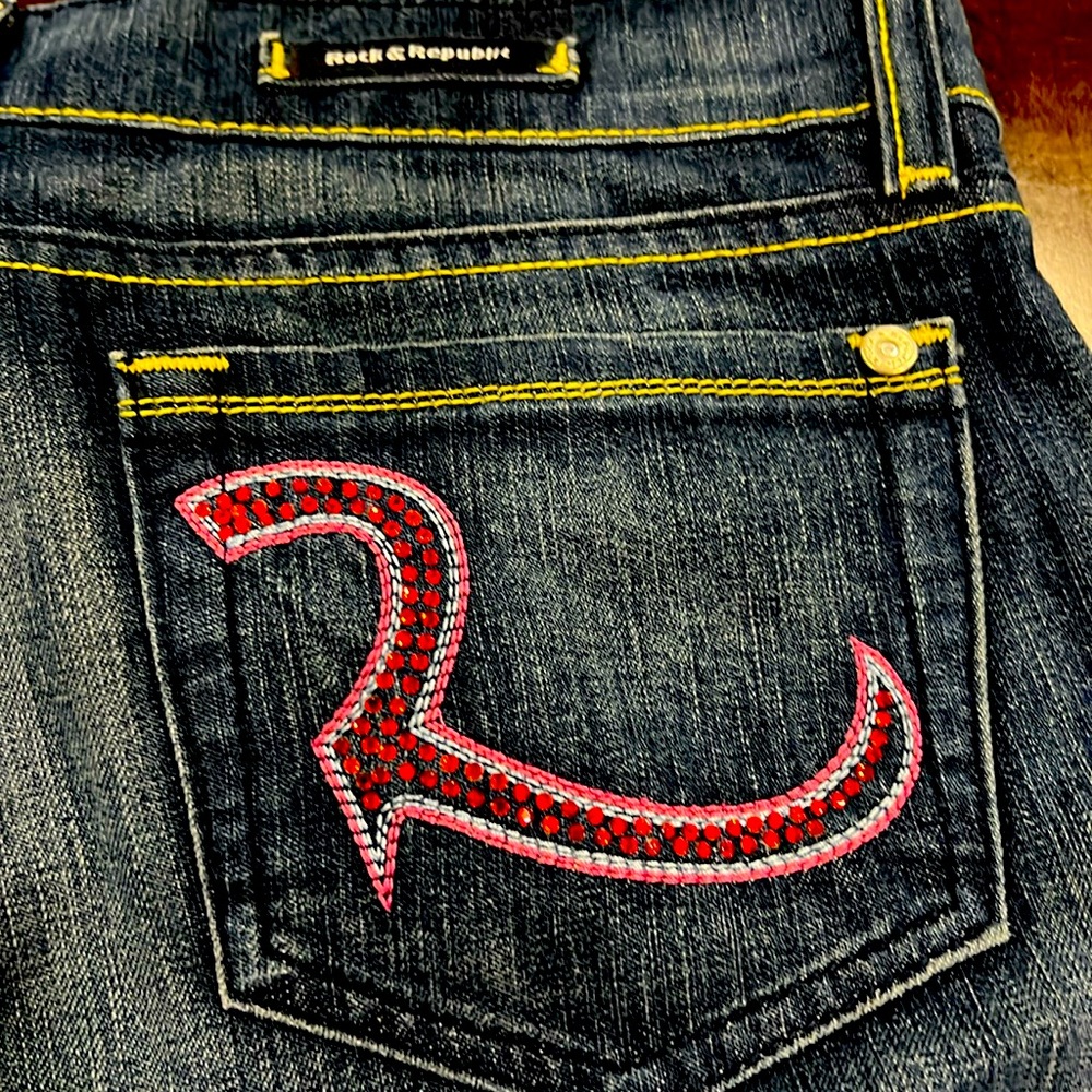 ROCK & REPUBLIC WOMENS SZ 29 X 30” BOOTCUT LOWRISE DISTRESSED JEANS